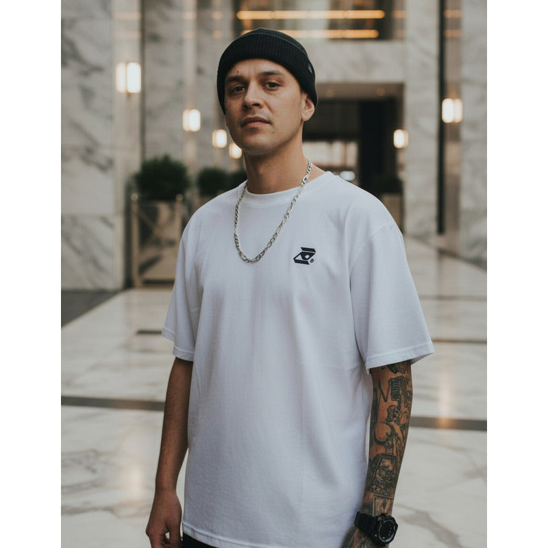 É Logo - White Tee